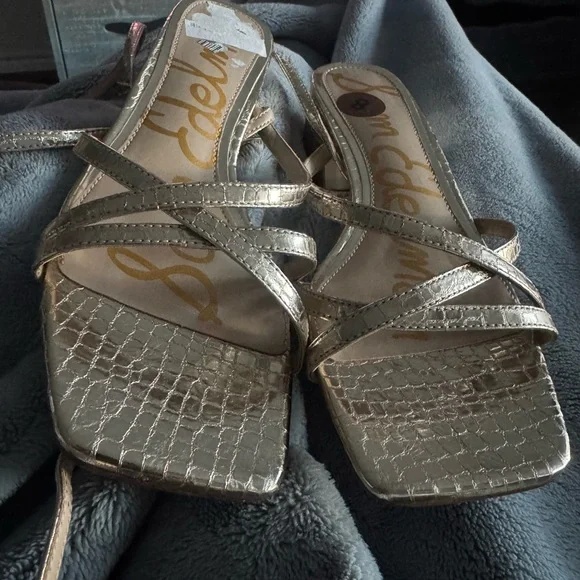 Sam Edelman Metallic Block Heel Sandals

Whitley - Picture 13 of 13